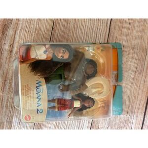 Moana two action figures